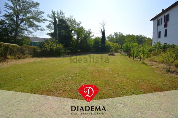 terreno edificabile in vendita a Castronno