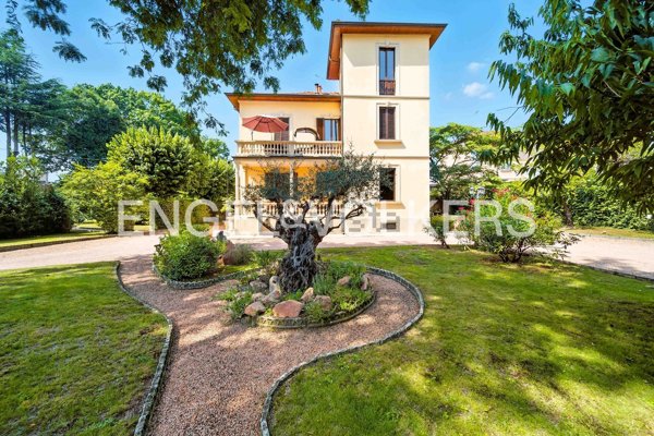 casa indipendente in vendita a Castronno