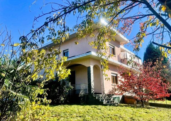 casa indipendente in vendita a Castronno