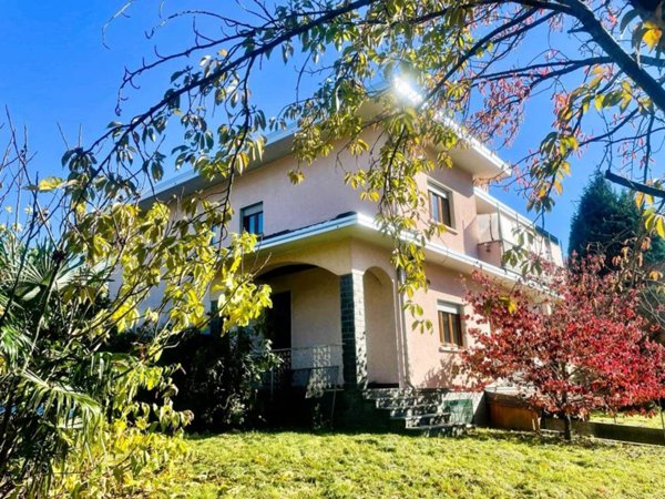 casa indipendente in vendita a Castronno