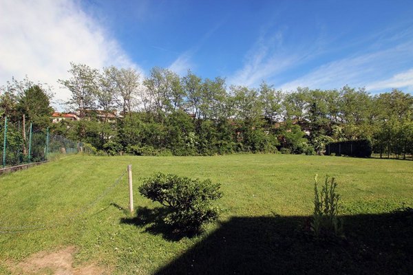 terreno edificabile in vendita a Castronno