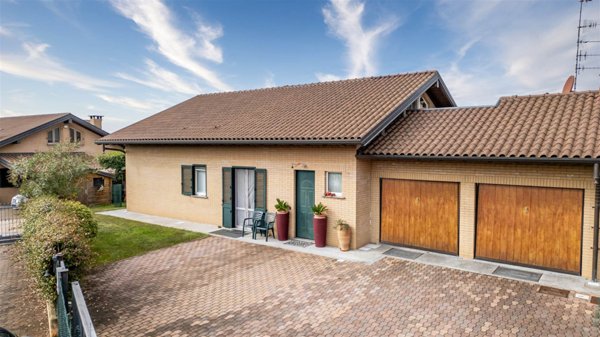 casa indipendente in vendita a Castronno