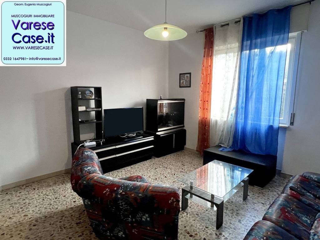 appartamento in vendita a Castronno in zona Cascine Maggio