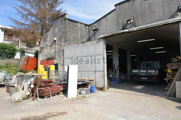 capannone in vendita a Castronno in zona Cascine Maggio