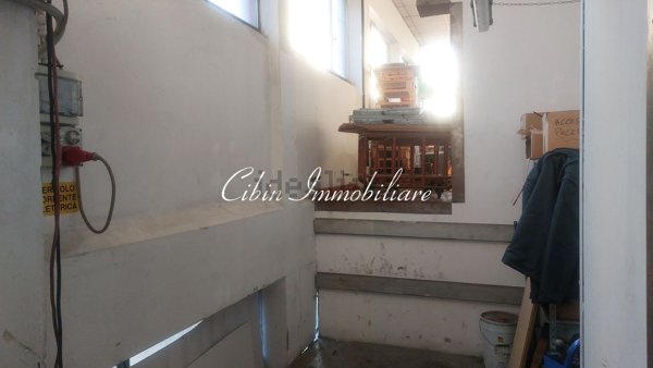 capannone in vendita a Castronno