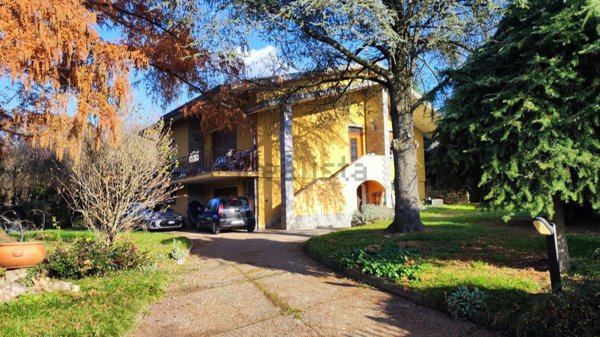 casa indipendente in vendita a Castronno