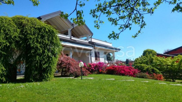 casa indipendente in vendita a Castronno