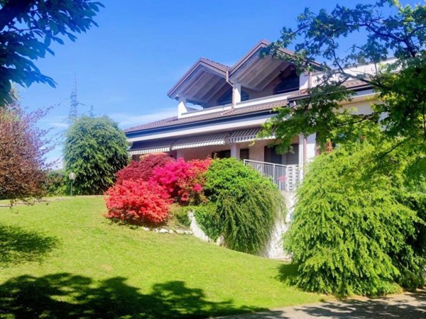 casa indipendente in vendita a Castronno