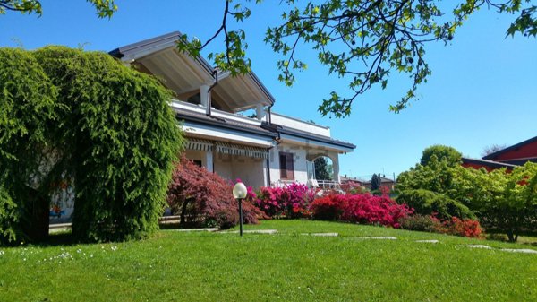 casa indipendente in vendita a Castronno