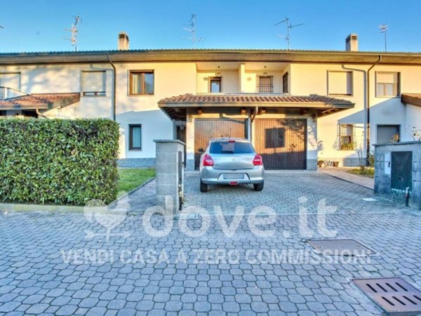 casa indipendente in vendita a Castronno