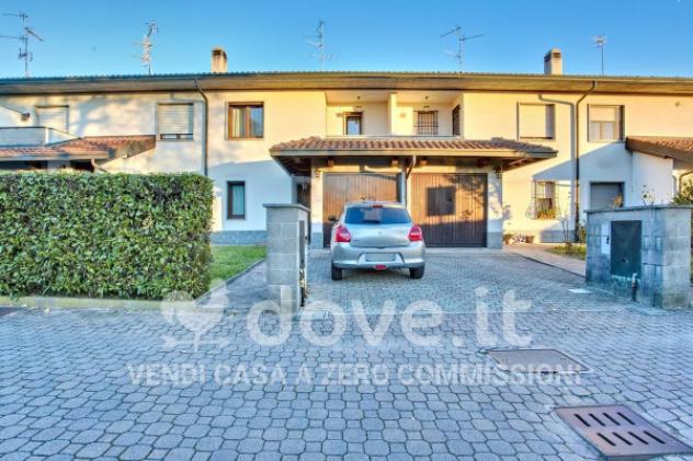 casa indipendente in vendita a Castronno