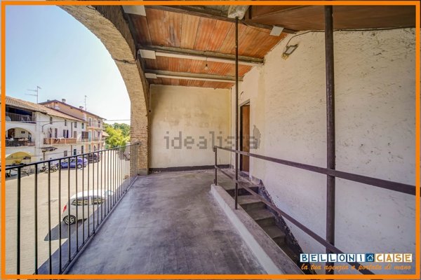appartamento in vendita a Castronno in zona Cascine Maggio