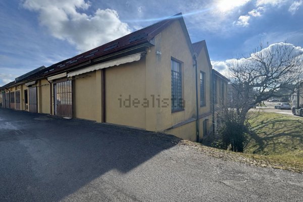 capannone in vendita a Castronno