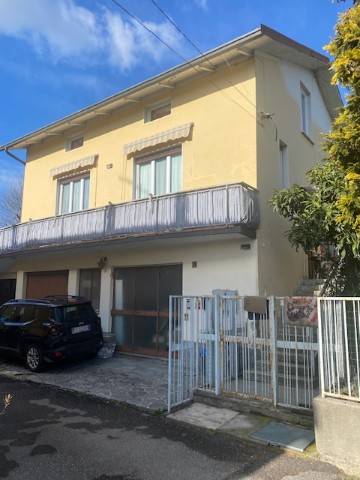 casa indipendente in vendita a Castronno