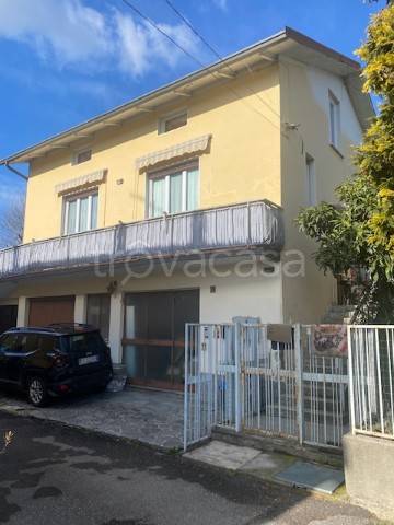 casa indipendente in vendita a Castronno