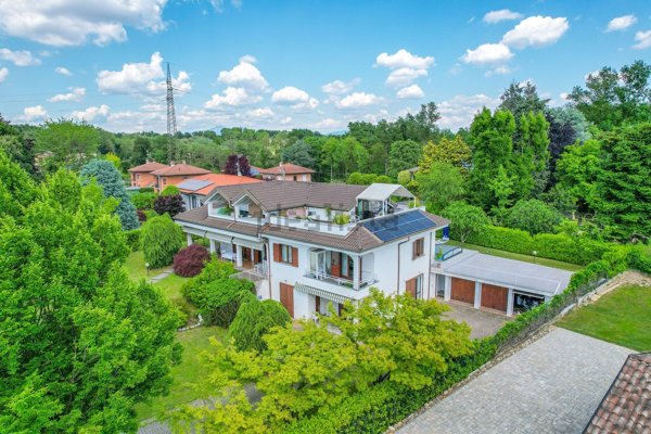 casa indipendente in vendita a Castronno