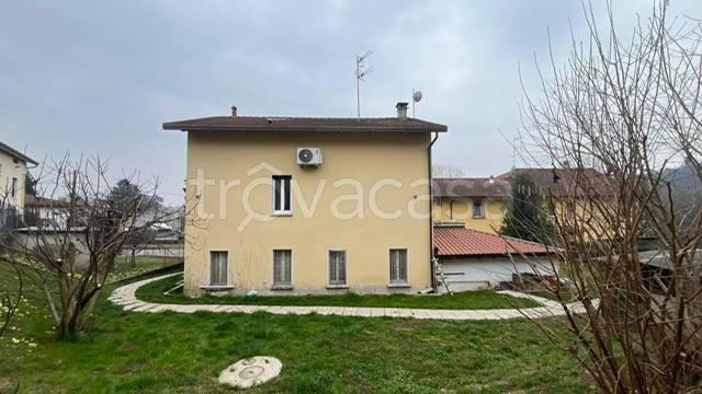 casa indipendente in vendita a Castronno