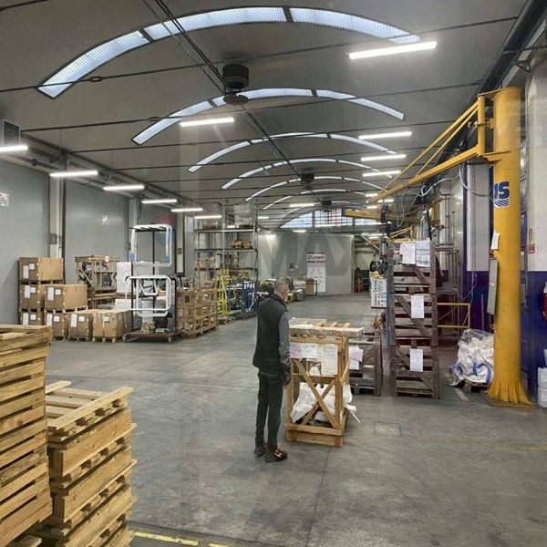 locale commerciale in vendita a Castronno in zona Sant'Alessandro