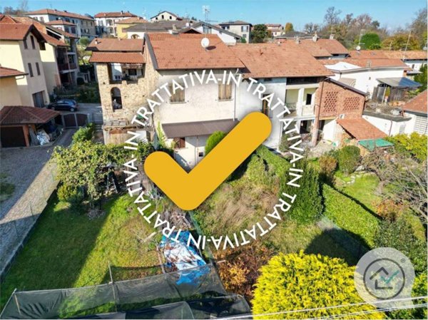 casa indipendente in vendita a Castronno in zona Sant'Alessandro