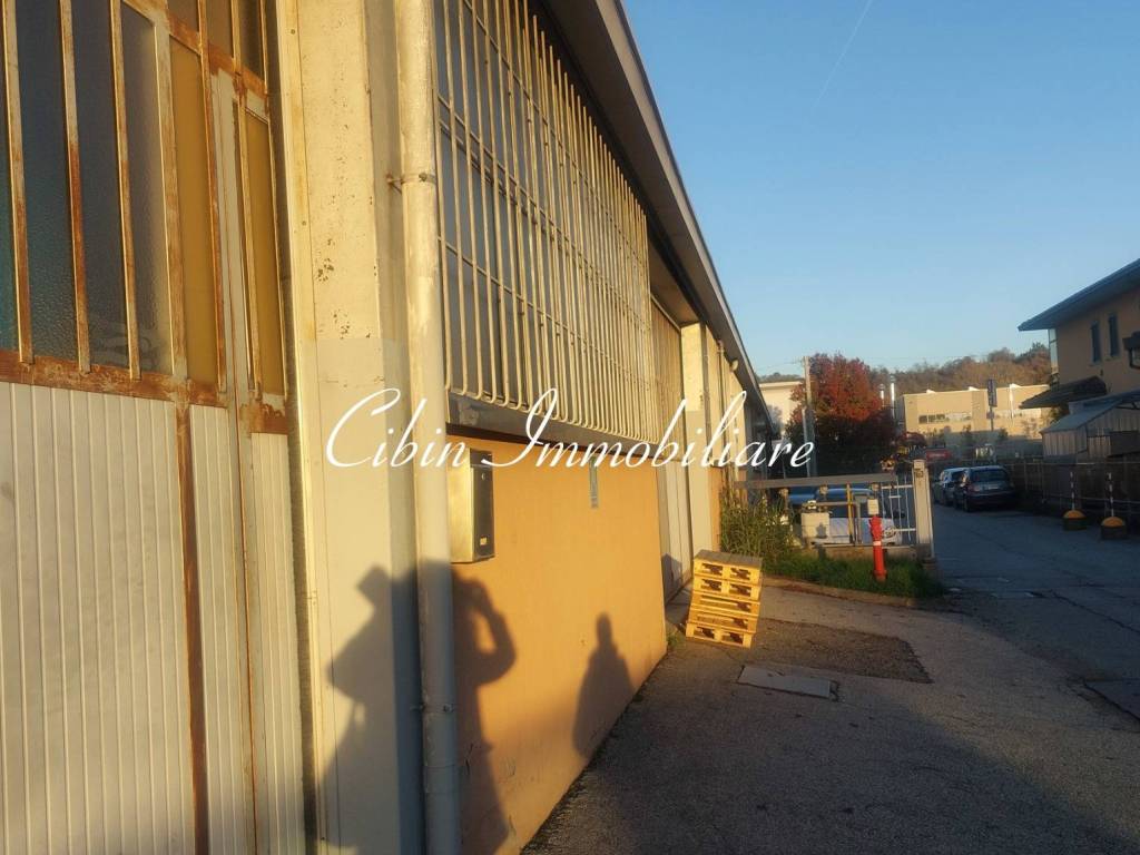 appartamento in vendita a Castronno in zona Cascine Maggio