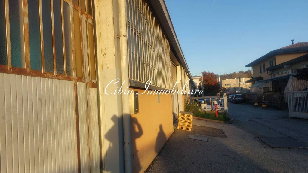 appartamento in vendita a Castronno in zona Cascine Maggio