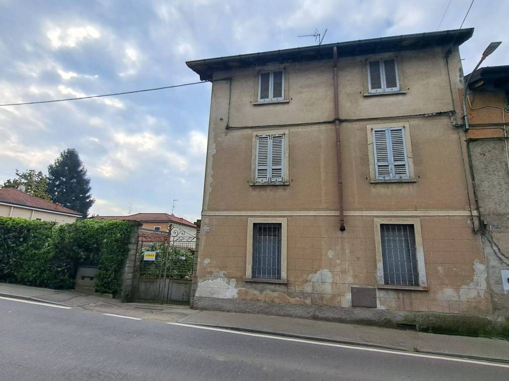 casa indipendente in vendita a Castronno