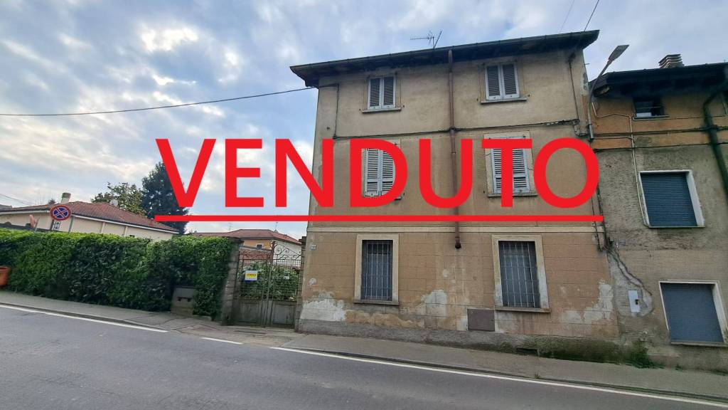 casa indipendente in vendita a Castronno