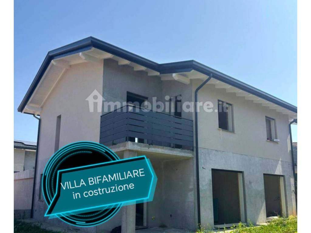 casa indipendente in vendita a Castronno