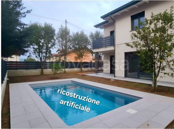 casa indipendente in vendita a Castronno