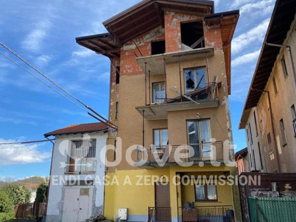 appartamento in vendita a Castronno in zona Cascine Maggio