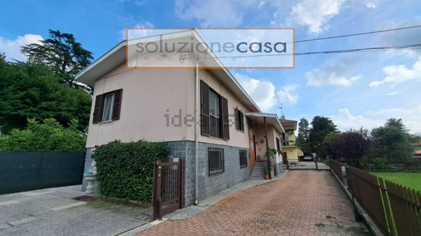 casa indipendente in vendita a Castronno