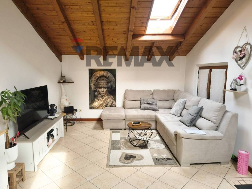 appartamento in vendita a Castronno