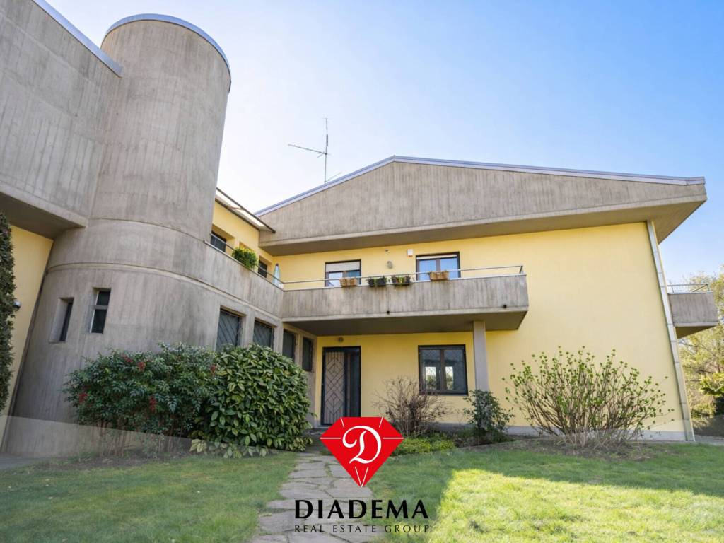 casa indipendente in vendita a Castronno