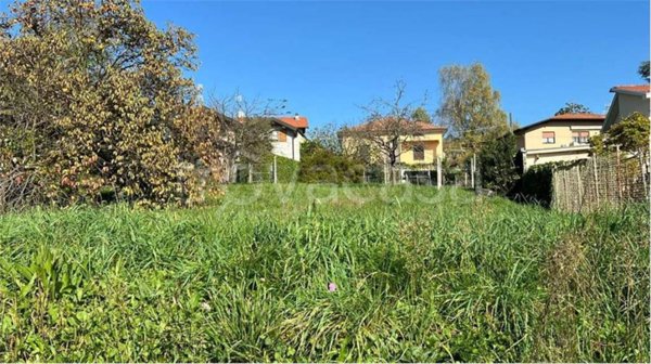 terreno edificabile in vendita a Castronno