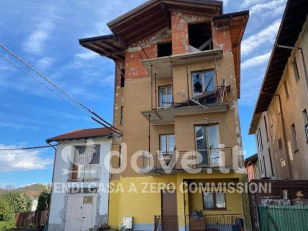 appartamento in vendita a Castronno in zona Cascine Maggio