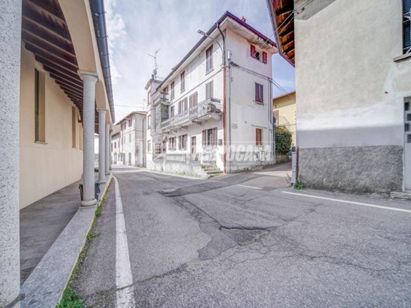 casa indipendente in vendita a Castronno