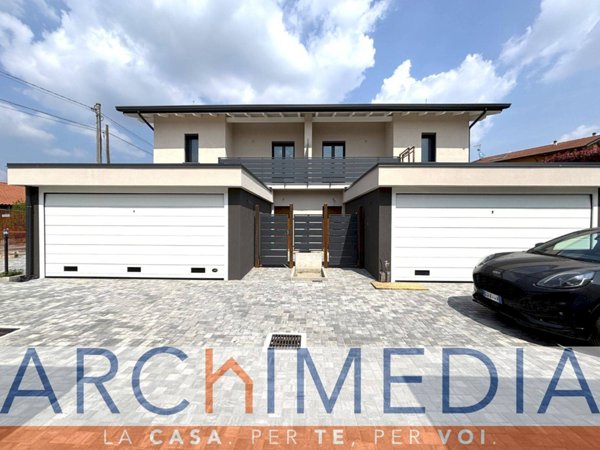 casa indipendente in vendita a Castronno