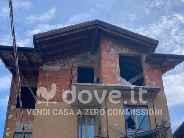 appartamento in vendita a Castronno in zona Cascine Maggio