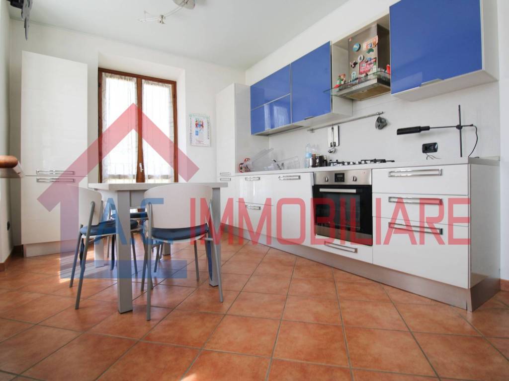 appartamento in vendita a Castronno in zona Sant'Alessandro