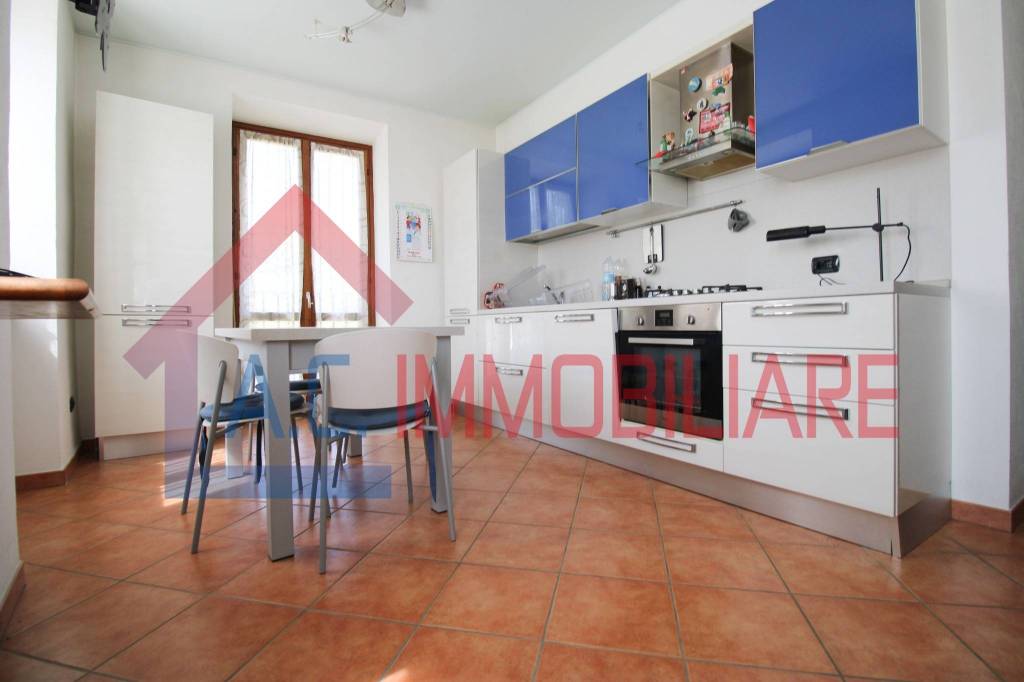 appartamento in vendita a Castronno in zona Sant'Alessandro