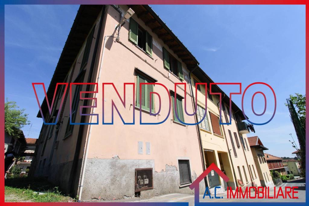 appartamento in vendita a Castronno in zona Sant'Alessandro