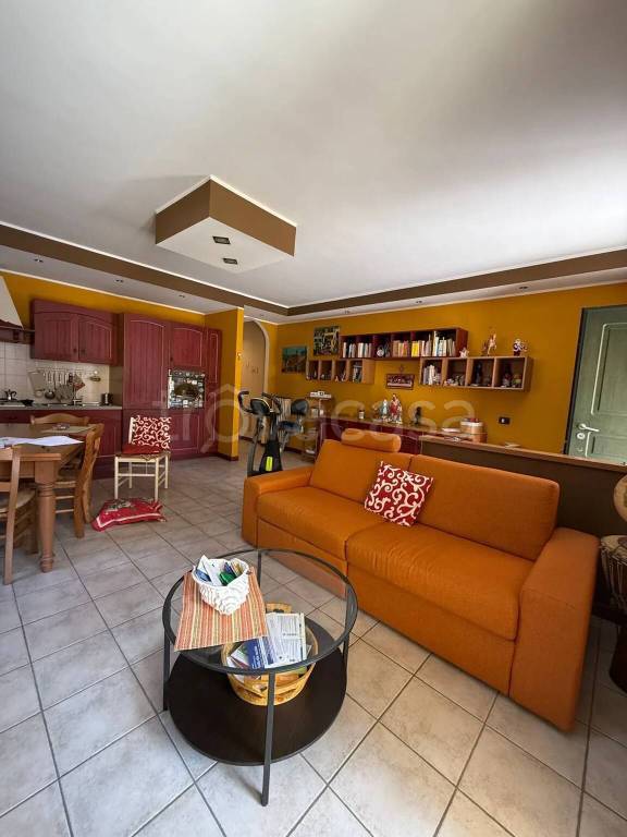 appartamento in vendita a Castronno