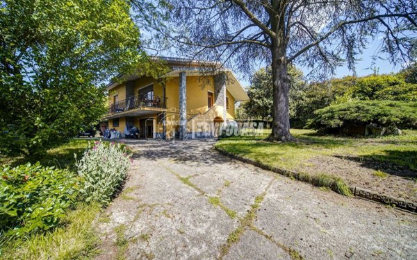 casa indipendente in vendita a Castronno
