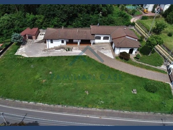casa indipendente in vendita a Castronno in zona Cascine Maggio
