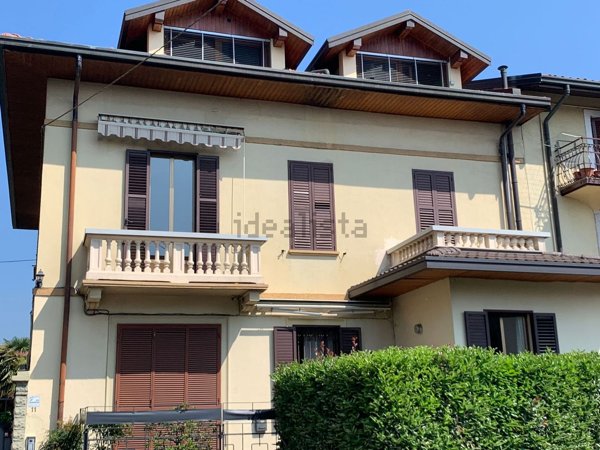 appartamento in vendita a Castronno in zona Sant'Alessandro