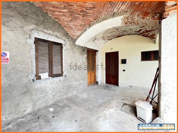 appartamento in vendita a Castronno in zona Cascine Maggio