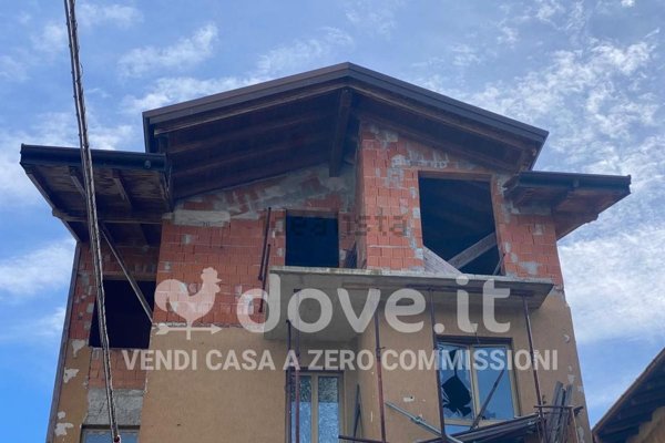 appartamento in vendita a Castronno in zona Cascine Maggio