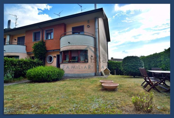 casa indipendente in vendita a Castronno