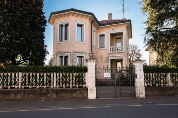 casa indipendente in vendita a Castronno