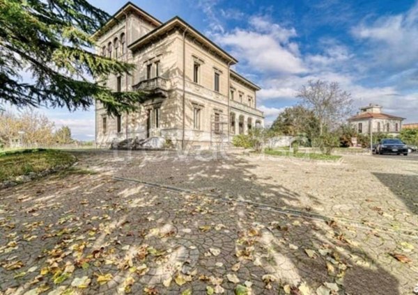 casa indipendente in vendita a Castronno